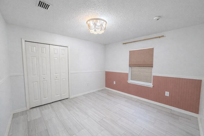 Building Photo - Updated 3-Bedroom Home for Rent – West Jacksonville