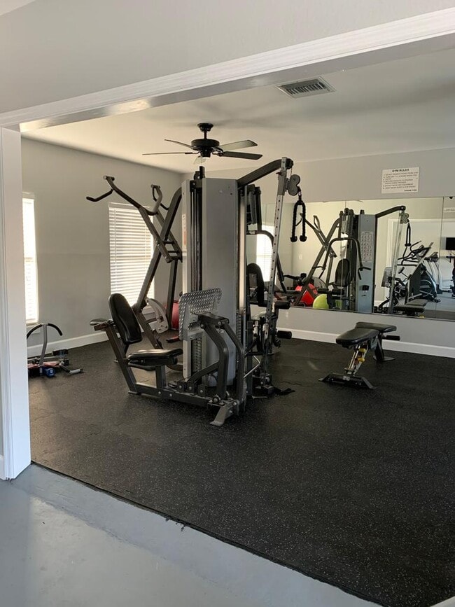 Building Photo - 3134 Plaza Terrace Dr