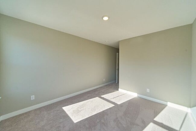 Building Photo - 5 Bedroom New Build in Camby!