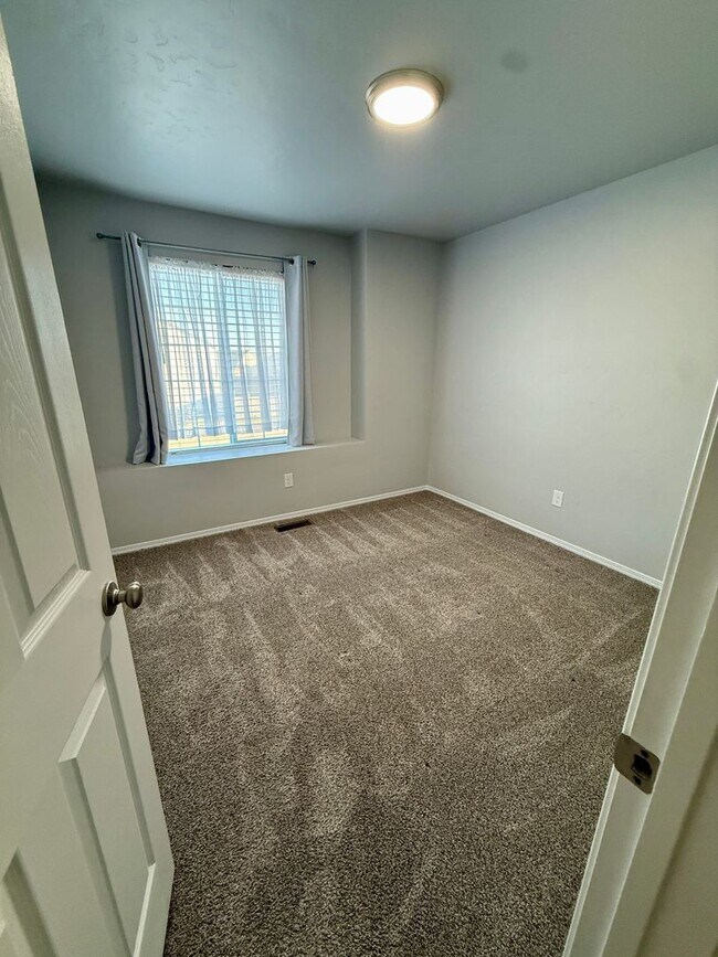 Building Photo - 3-bedroom home in Caldwell, ID