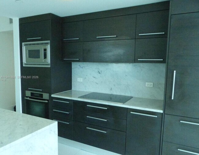 Building Photo - 900 Biscayne Blvd