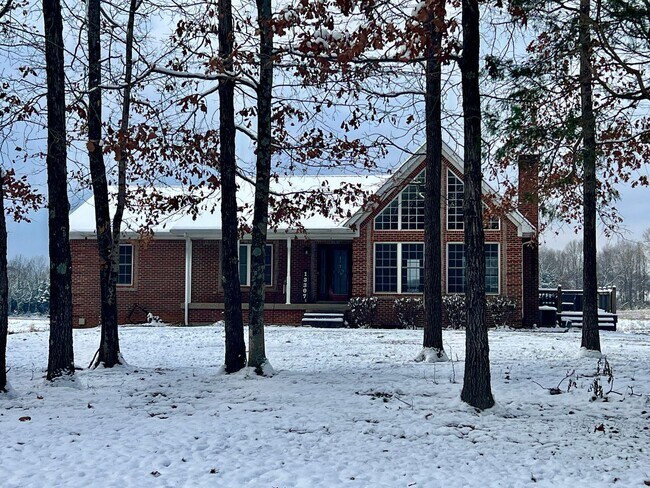 Building Photo - Gorgeous brick home with room to roam!