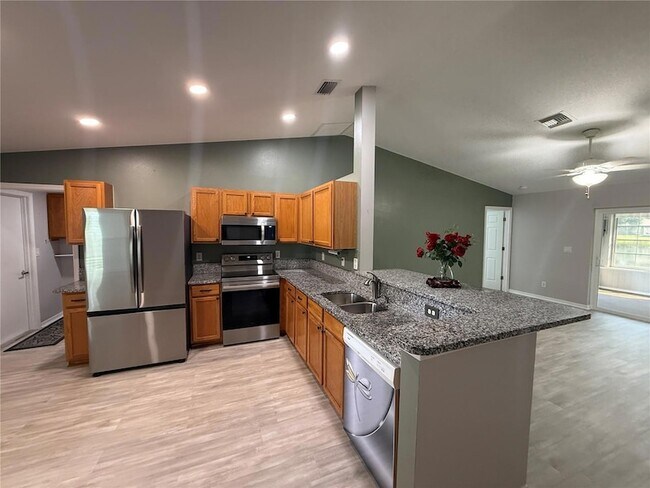Building Photo - 501 Benton Dr