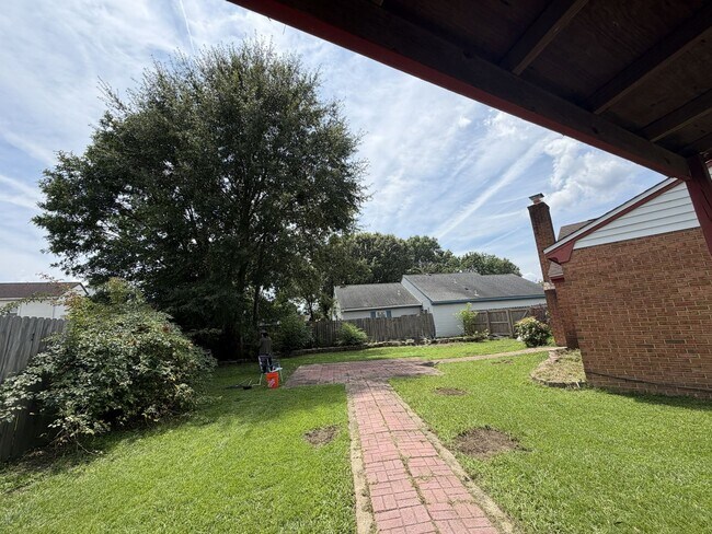 Building Photo - 1501 Millington Dr