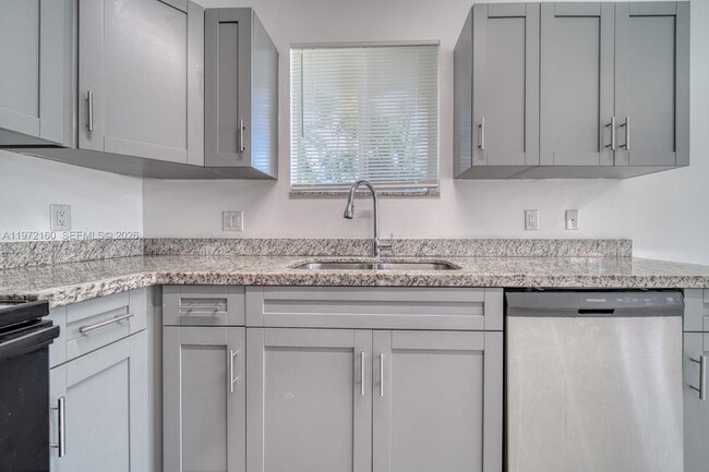 Building Photo - 14710 NE 7th Ct