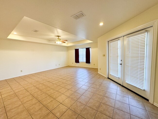 Building Photo - 123 La Paloma Dr