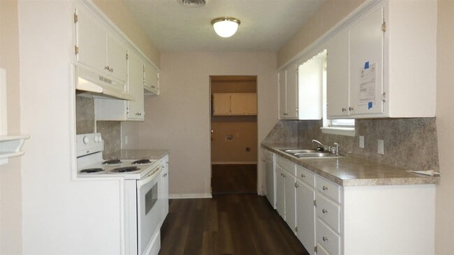 Building Photo - 2205 NW 46th St