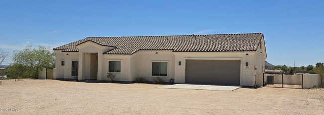 Building Photo - 839 W Hermosa Dr