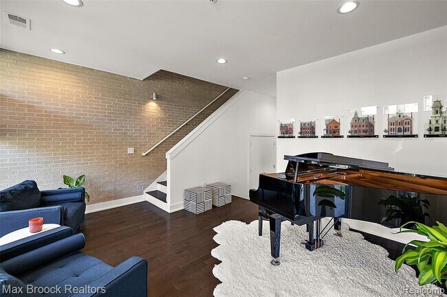 Building Photo - 284 Alfred St