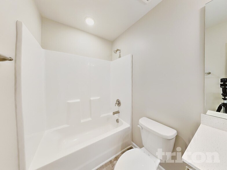 Building Photo - 244 Hopper Cir