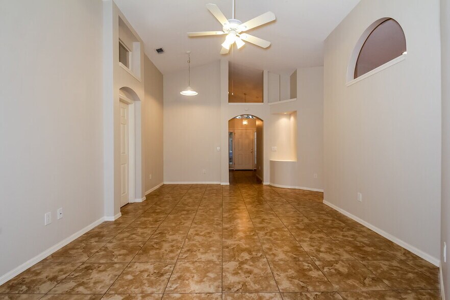 Building Photo - 6752 Waterton Dr