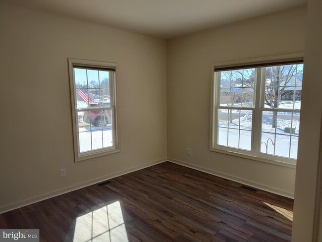 Building Photo - 1311 Monarch St