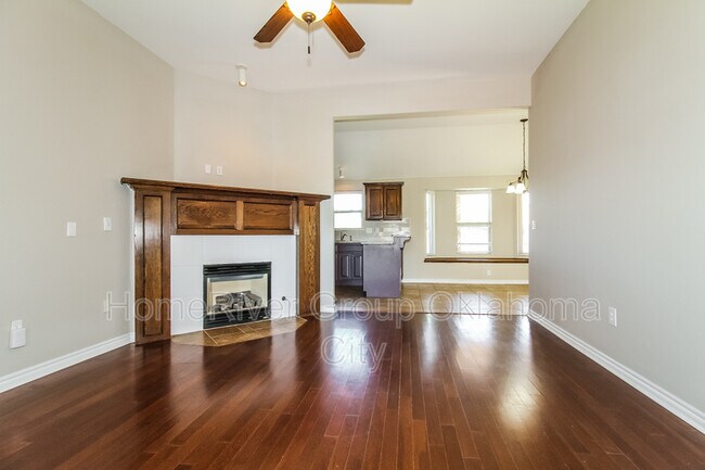 Building Photo - 10701 SW 33rd Terrace