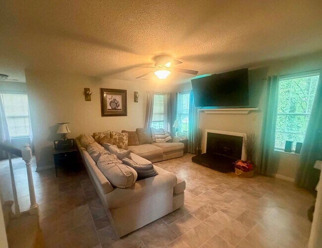 Building Photo - 1112 Cotten Farm Dr