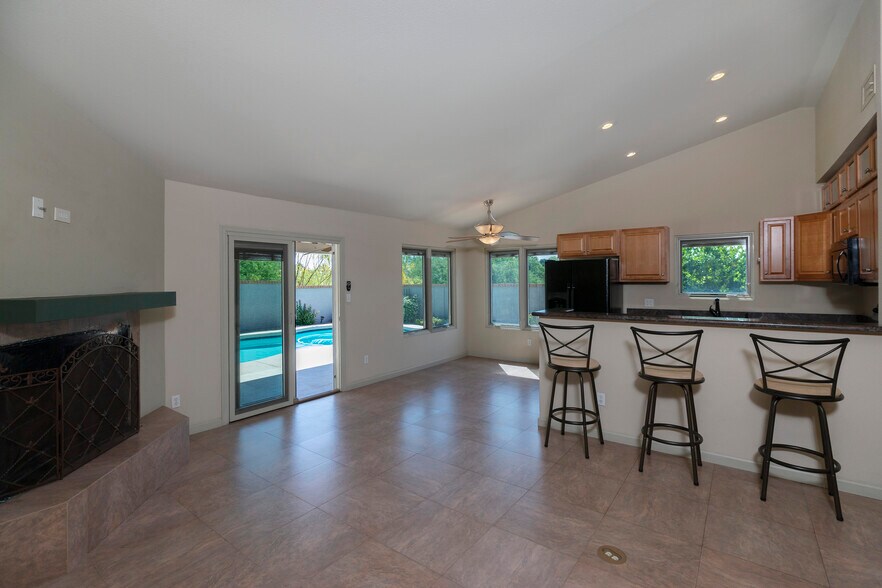 Building Photo - 14481 N Kings Way