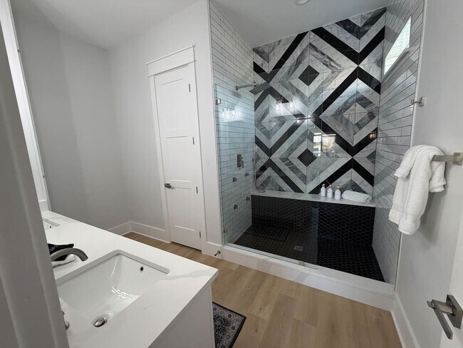 Building Photo - 867 Bowers Ln