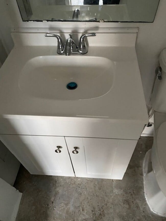 Building Photo - Renovated 1 Bedroom 1 Bath Unit for Rent!