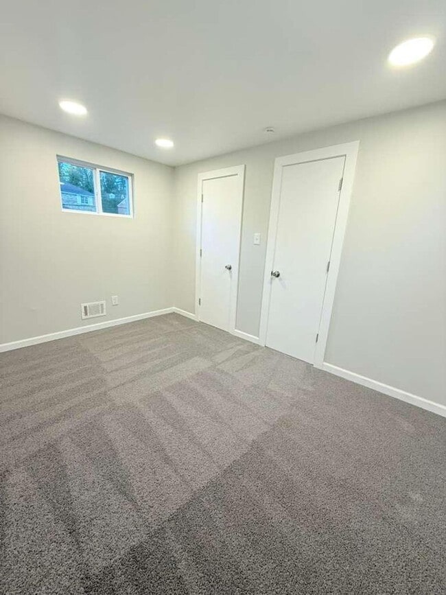 Building Photo - Spacious and beautifully updated 4-bedroom...