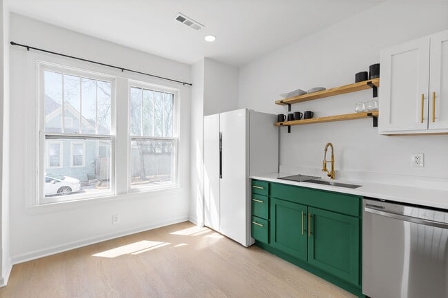 Building Photo - Charming + Modern Highland Park Home - 3 Beds, 2 Baths, Fenced Yard, + Plenty of Parking!