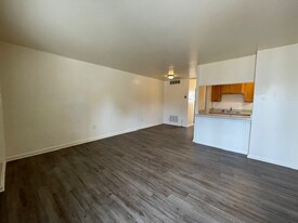 Building Photo - 444 S Ashland Ave