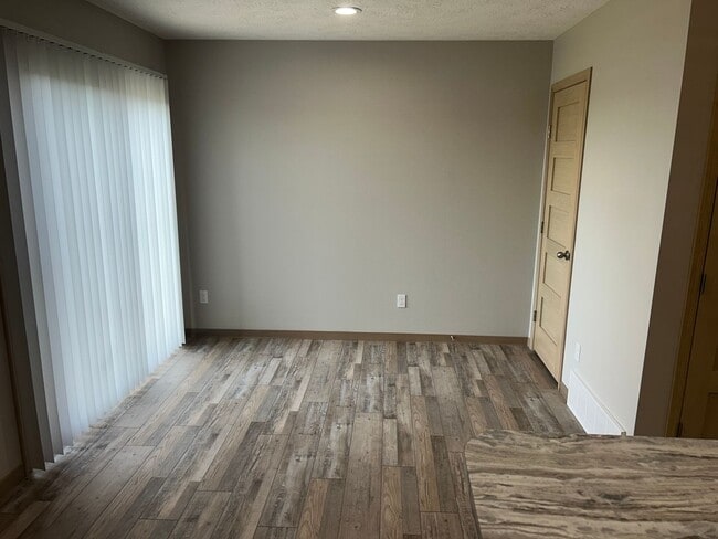 Building Photo - 9419 W Dolores Dr