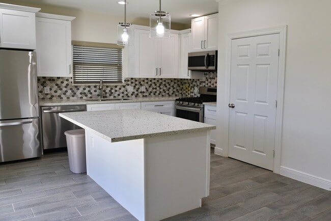 Building Photo - 5046 Van Fleet St