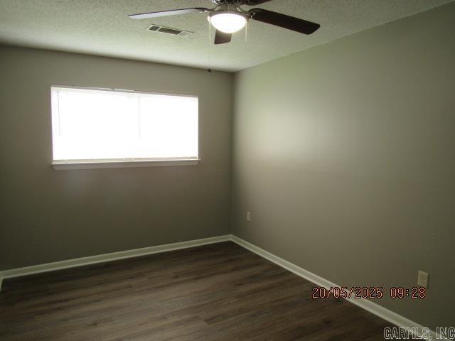 Building Photo - 203 Club Ln