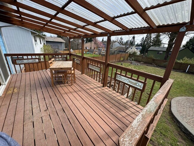 Building Photo - 4Bd/2.25Ba Kent House