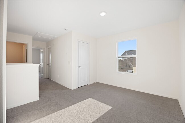 Building Photo - 8807 Vacek Xing Wy