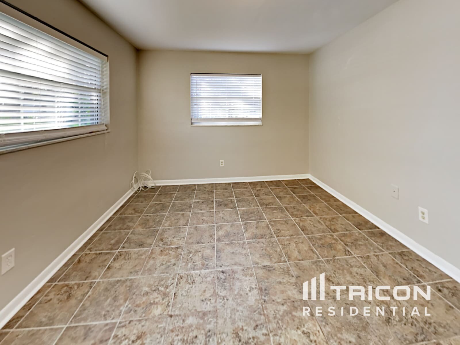 Building Photo - 7102 Woodfield Dr
