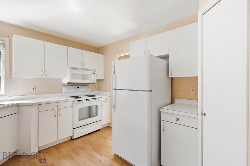 Building Photo - 3155 Fieldstone Dr W