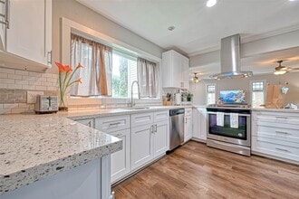 Building Photo - 10601 Willowgrove Dr