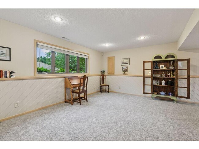 Building Photo - 796 Sunset Dr