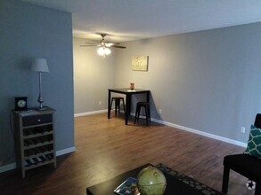 Building Photo - Cherry Creek Schools, 2 bed, 1 bath, 900 s...