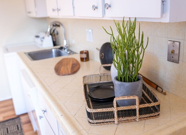 Building Photo - Beautiful Apartment in Sugar House: Washer...