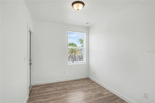 Building Photo - 2328 W Spruce St