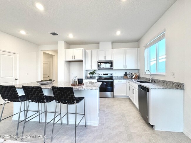 Building Photo - 386 Glaspell Cir SE