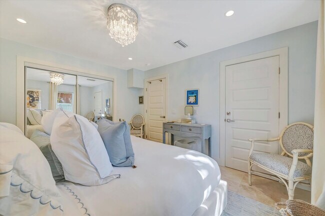 Building Photo - 3002 Pass a Grille Way