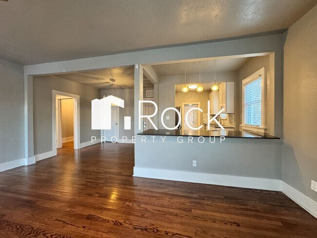 Building Photo - Must See 3 Bedroom/3 Bathroom Home near Edgemere Park