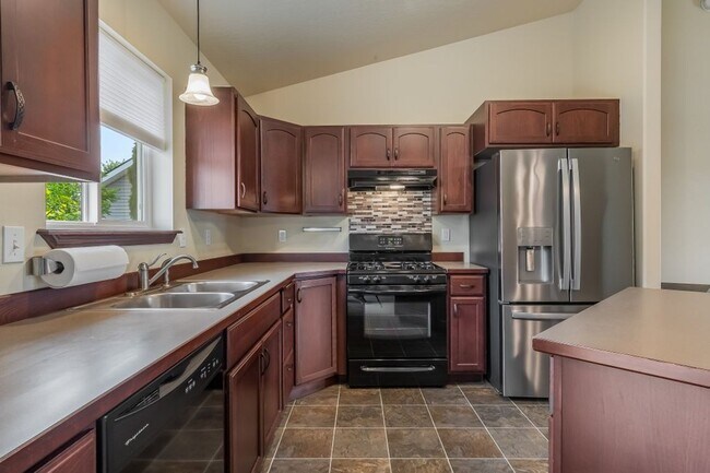 Building Photo - 3 bed 2 bath rancher
