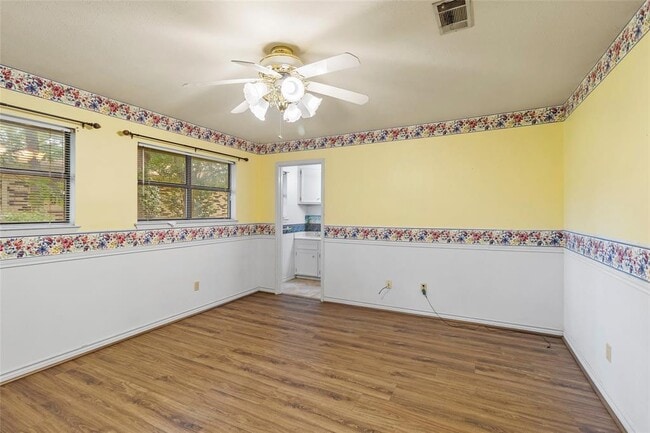Building Photo - 2101 Bush Dr