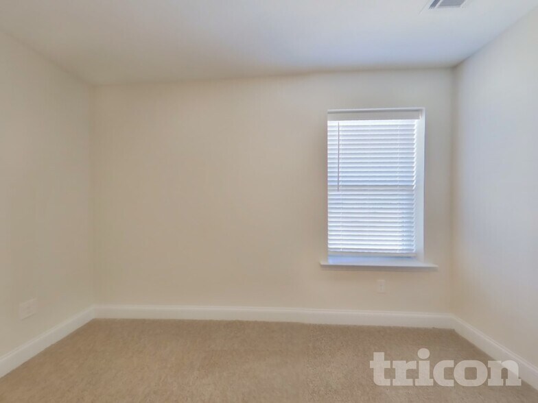 Building Photo - 615 Cantrell Dr