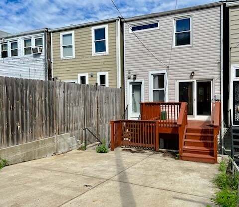 Building Photo - 1420 Trinidad Ave NE