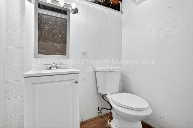 Building Photo - 1810 Mora Ln