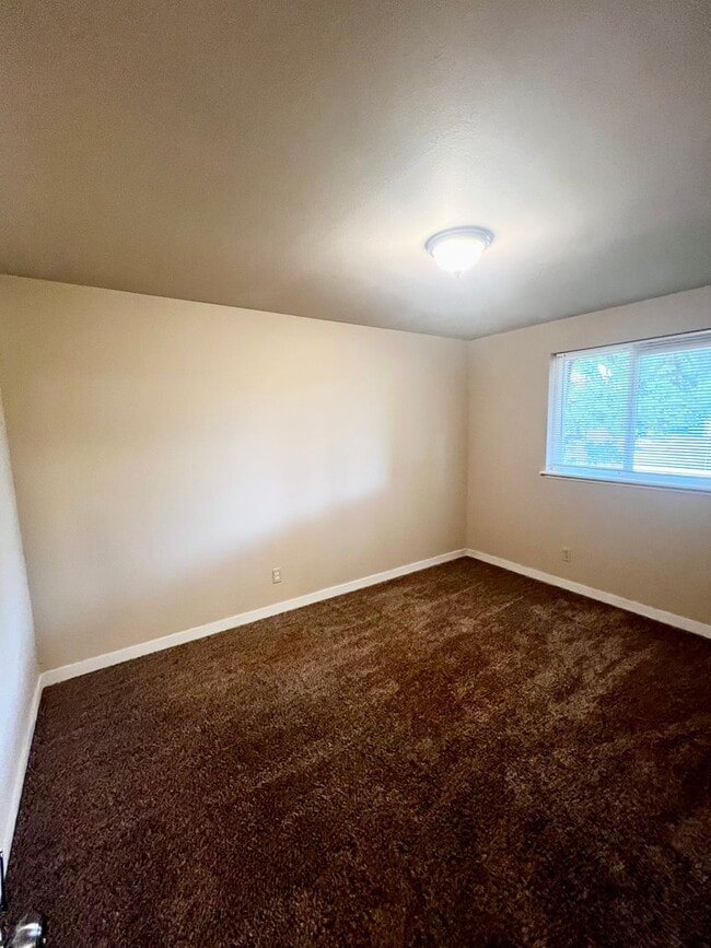 Building Photo - Single story house in Poulsbo.