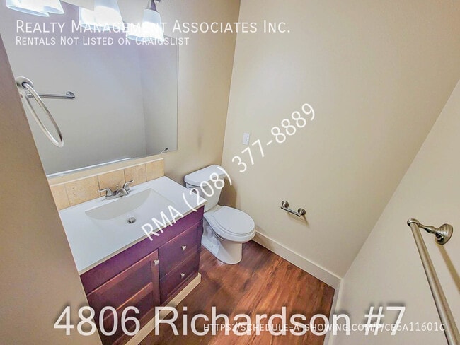 Building Photo - Great Townhouse Located on The Bench!!!