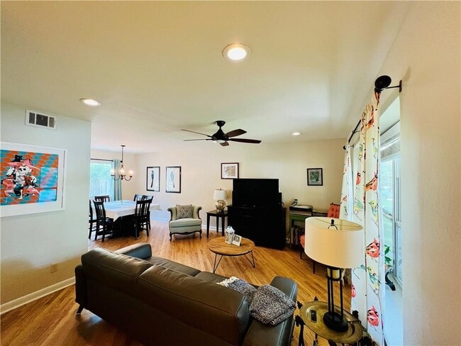Building Photo - 4004 Hyridge Dr