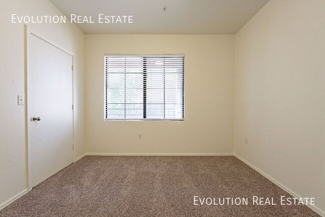 Building Photo - ~Renovated 1 Bedroom - Belaflora Community~