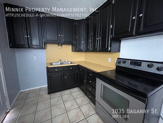 Building Photo - 1035 Bagarry