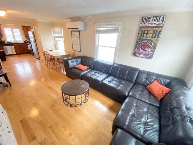 Building Photo - 210 K St